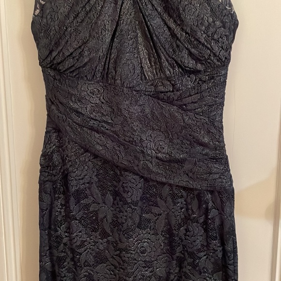 Best little navy cocktail dress with just the right amount of skin showing - Picture 3 of 5